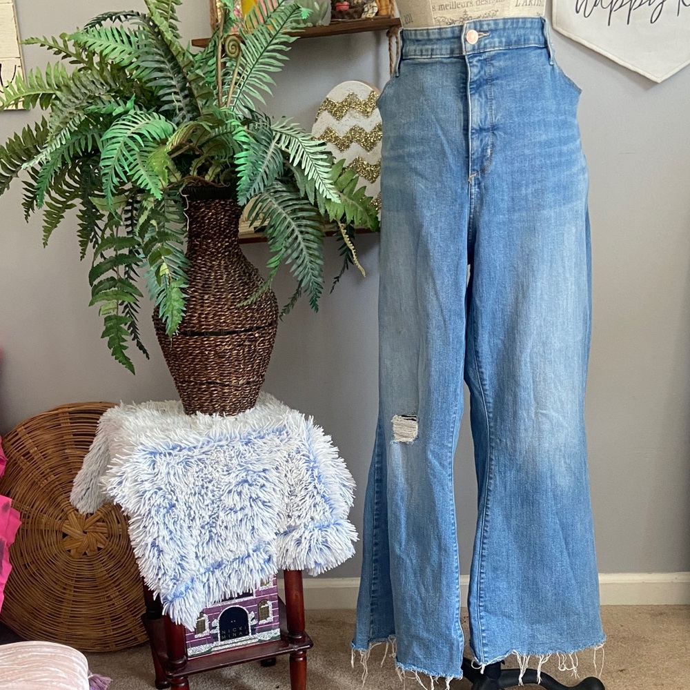 Ava&Viv Plus Size 24 Light Blue High Rise Flare Leg Distressed Jeans